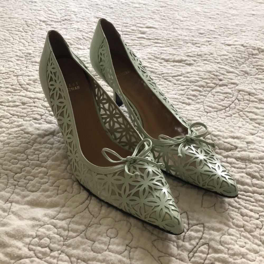 Stuart Weitzman ladylike kitten heel